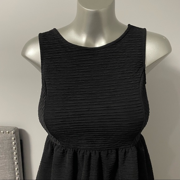 One Clothing Sleeveless Dress - Picture 2 of 10